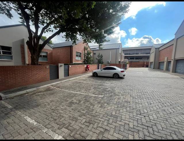 3 BEDROOM DUPLEX FOR SALE IN MENLO PARK